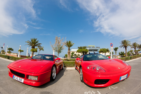 escapada romántica con Ferrari