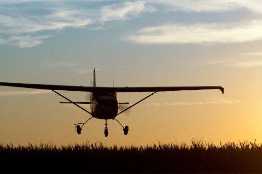 volar rápido con una avioneta cessna