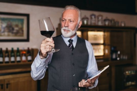 visita a bodega regalo original para hombre de 50 años