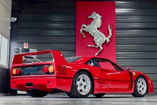 famoso ferrari F40 il cavallino rampante