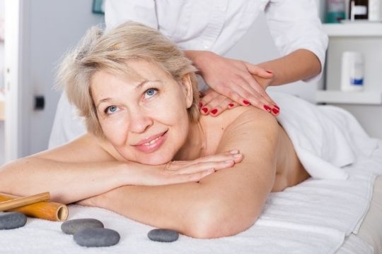 regala un masaje a tu madre de más de 60 años