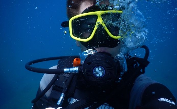 todo el equipo que necesitas para hacer buceo