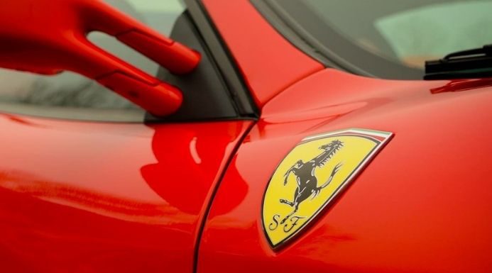 significado del logo de Ferrari