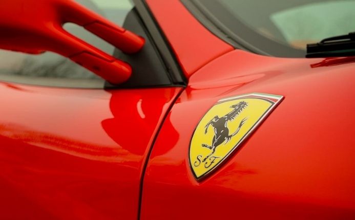 significado del logo de Ferrari