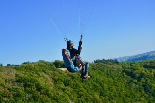 es seguro volar en parapente