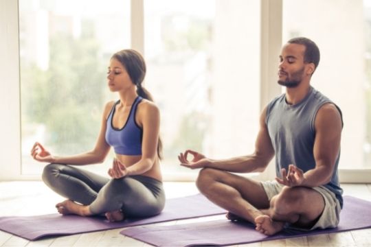 yoga en pareja