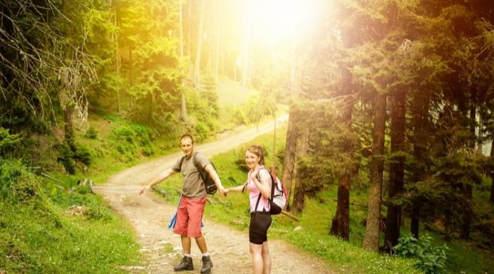 Pareja en la montaña