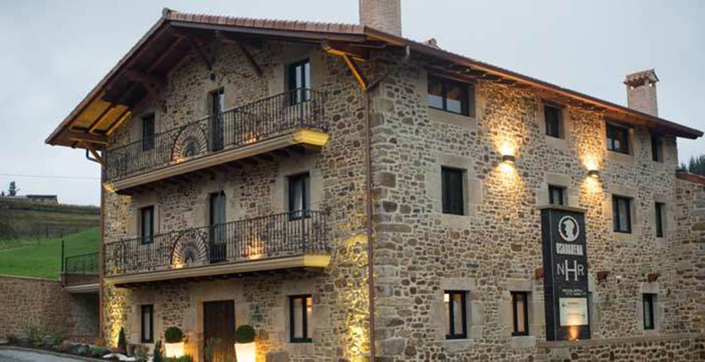 El Hotel Osabarena, situado en el hermoso entorno natural del barrio de Murueta, en Orozko. 
